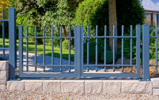 Industriedrehflügeltor mit FQÜ-Füllung